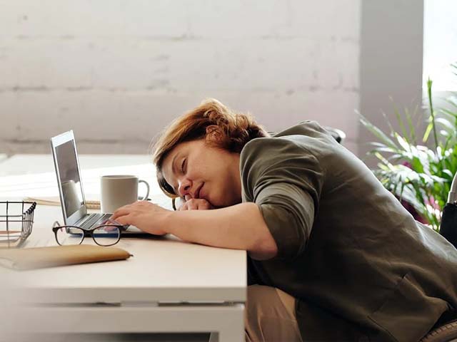 How to Avoid the Health Risks of Desk Jobs: Stop Wrist and Neck Pain