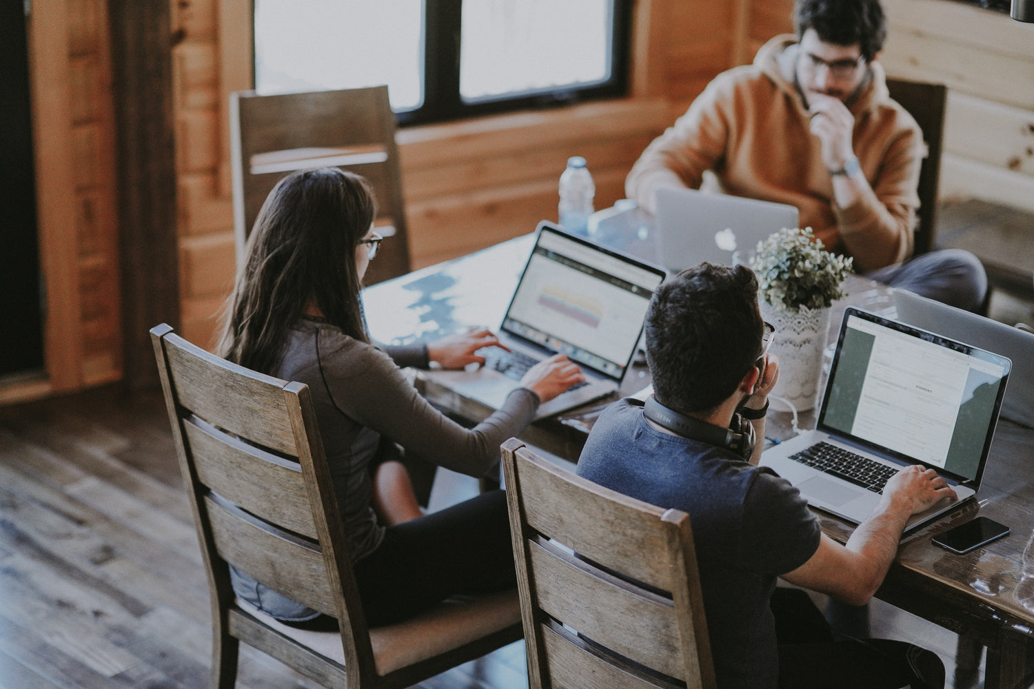 Mastering Mobile Work: Simplify Your Tech Setup and Boost Productivity